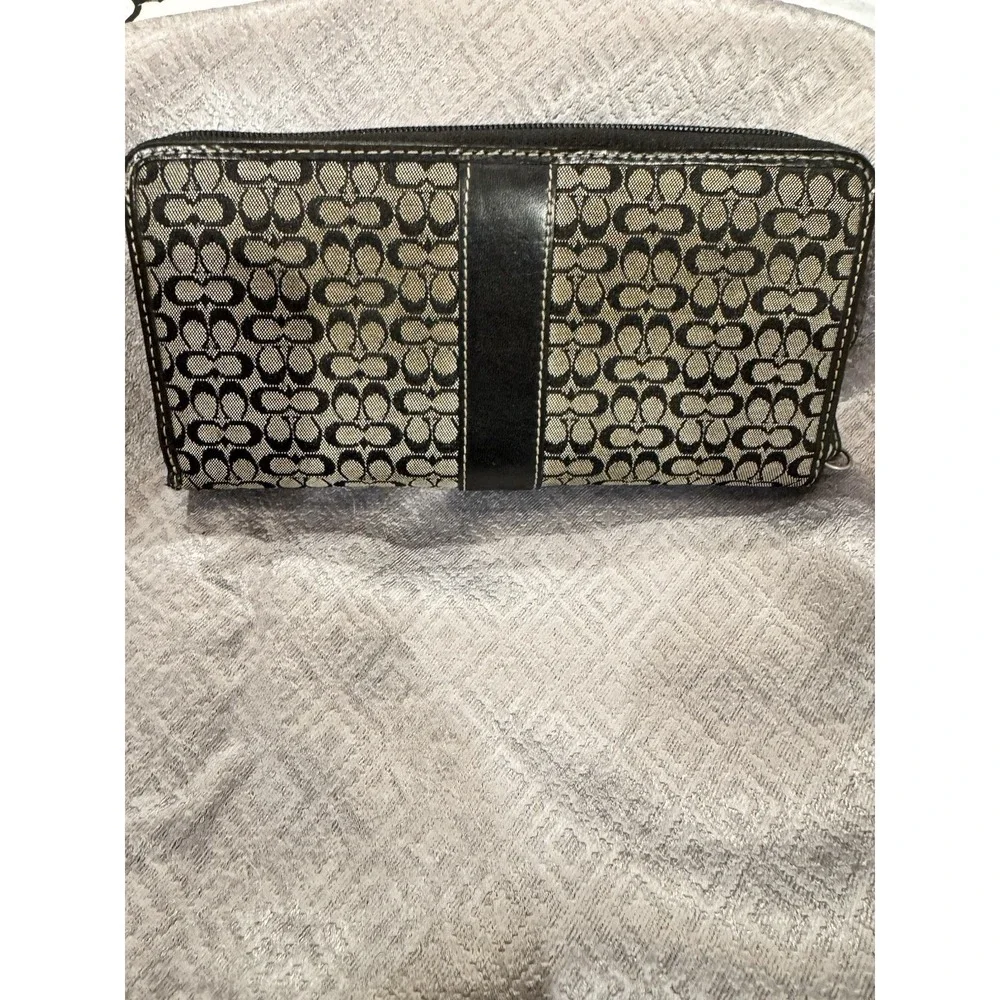Coach Leather Wallet Black with C Logo Zip Around Multi Pocket In Black - Picture 7 of 11